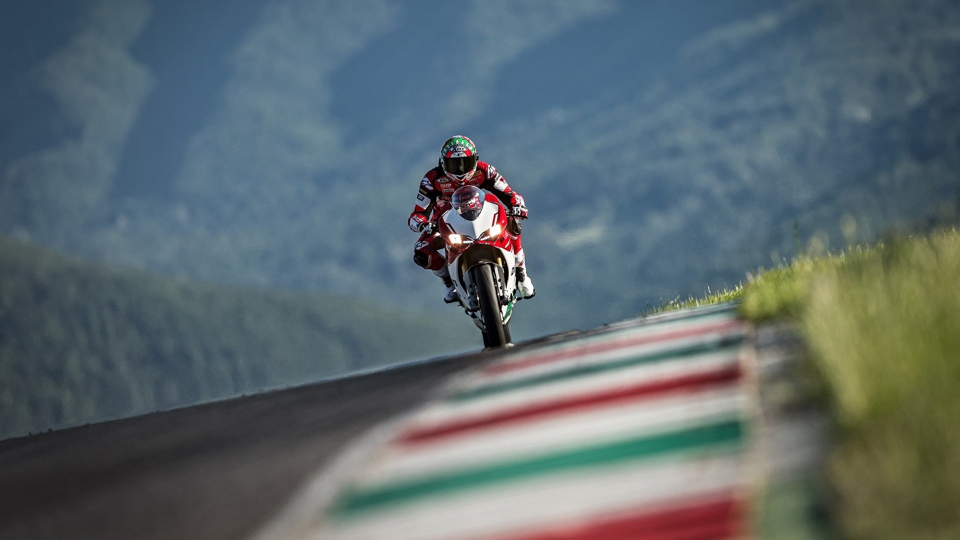 当对手倒下,我们首先是兄弟,对手倒下后,我们首先是兄弟